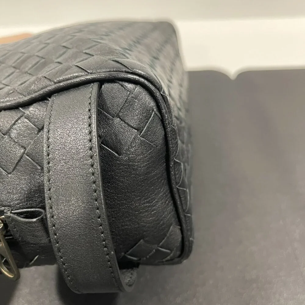 Bottega Veneta Unisex Dopp Kit/Weekend Bag Black (133130) - Picture 7 of 11